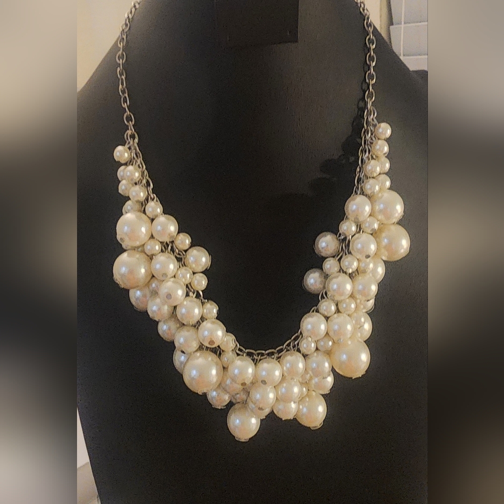 Elegant Pearl Cluster Necklace‎